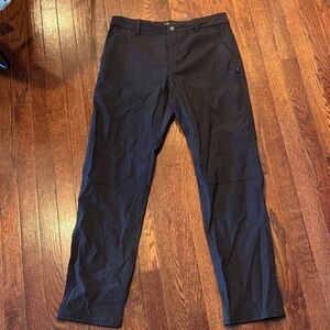 Oakley Men's Dark Gray Chinos